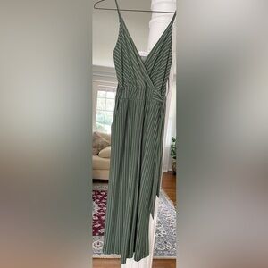 KaiTeigh women green striped crop Jumpsuit. New size S . V- neck sleeveless.